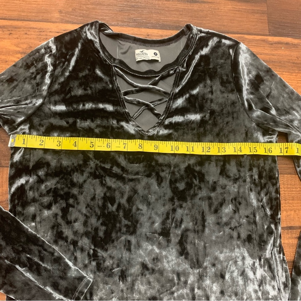 Hollister Women’s Sz M Gray Velvet-Feel Polyester Elastane Long Sleeve Crop Top - Picture 7 of 9